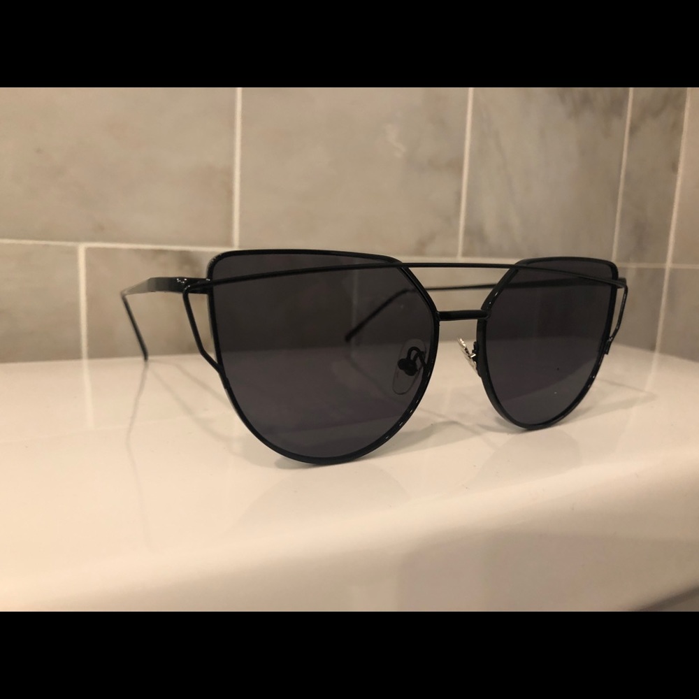 Black Framed Cat Eye Sunglasses